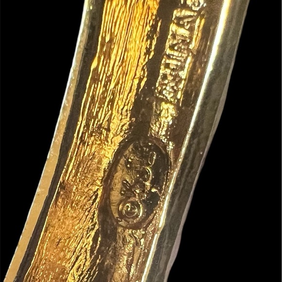 Signed Kenneth Jay Lane (KJL) Blue & White Enamel Bangle Bracelet Gold Tone - Picture 2 of 5